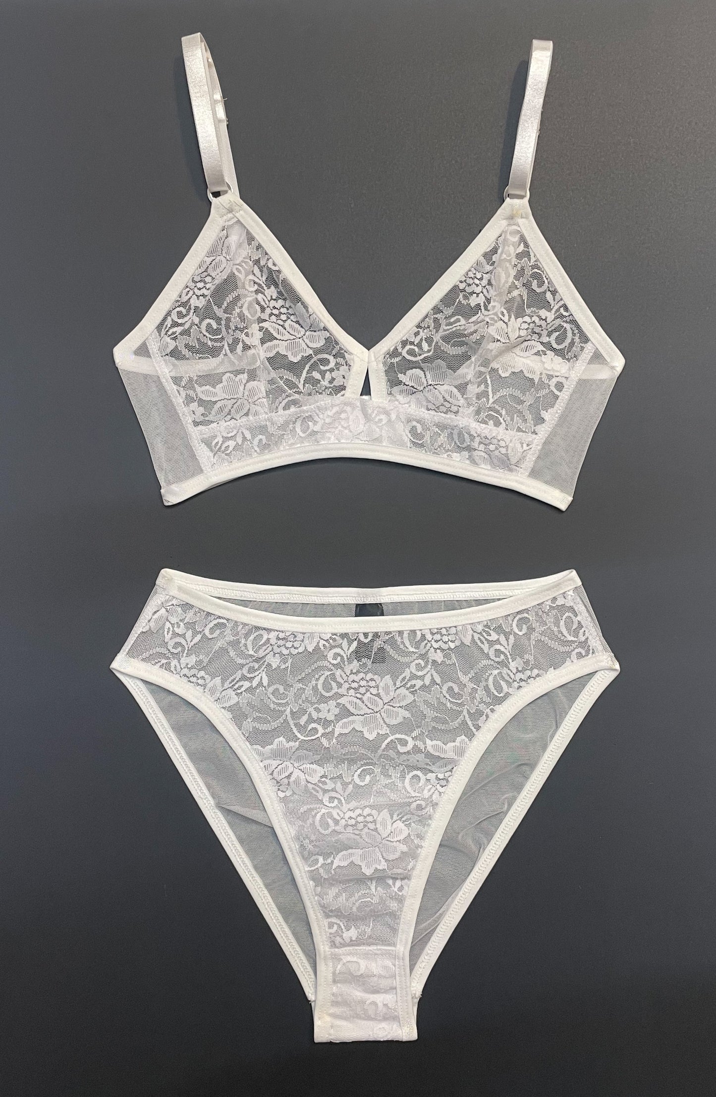 BRICK BRA - WHITE LACE