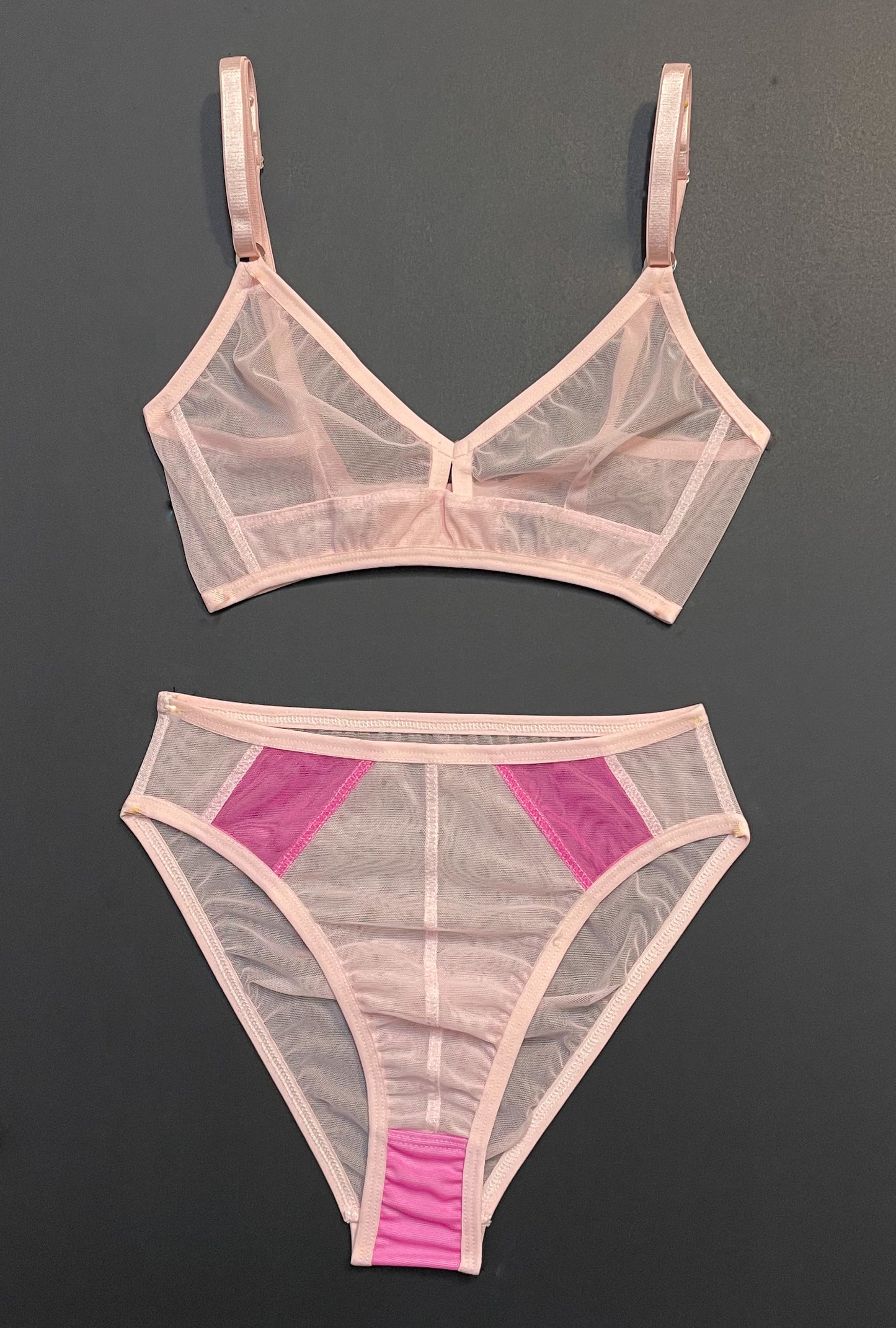 BRICK BRA - PALE PINK