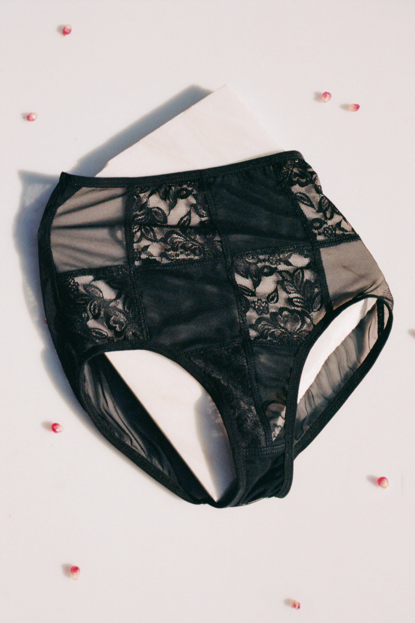 JANINE PANTIES - BLACK LACE