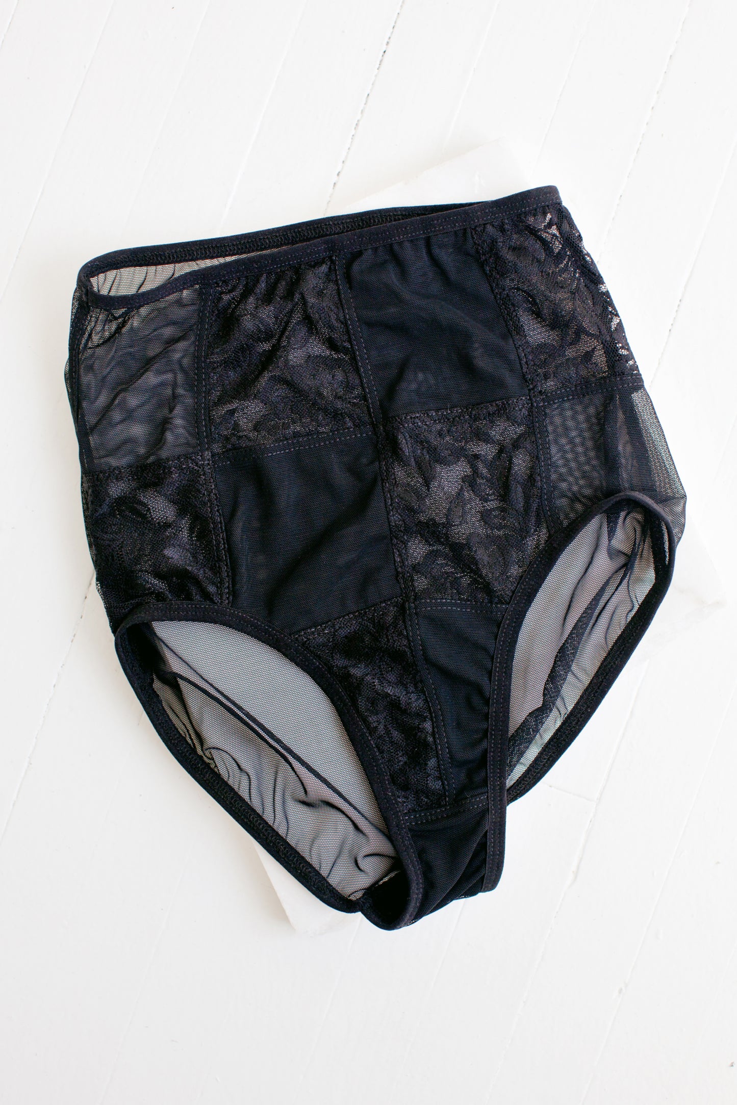 JANINE PANTIES - BLACK LACE